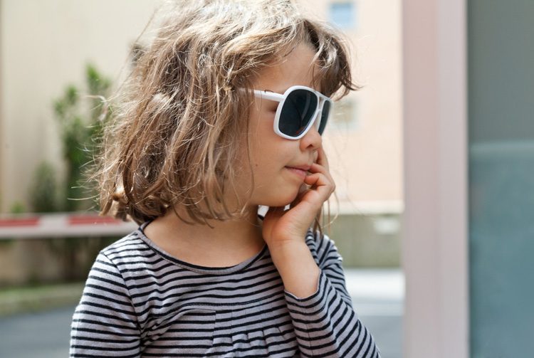 girl-wearing-sunglasses image